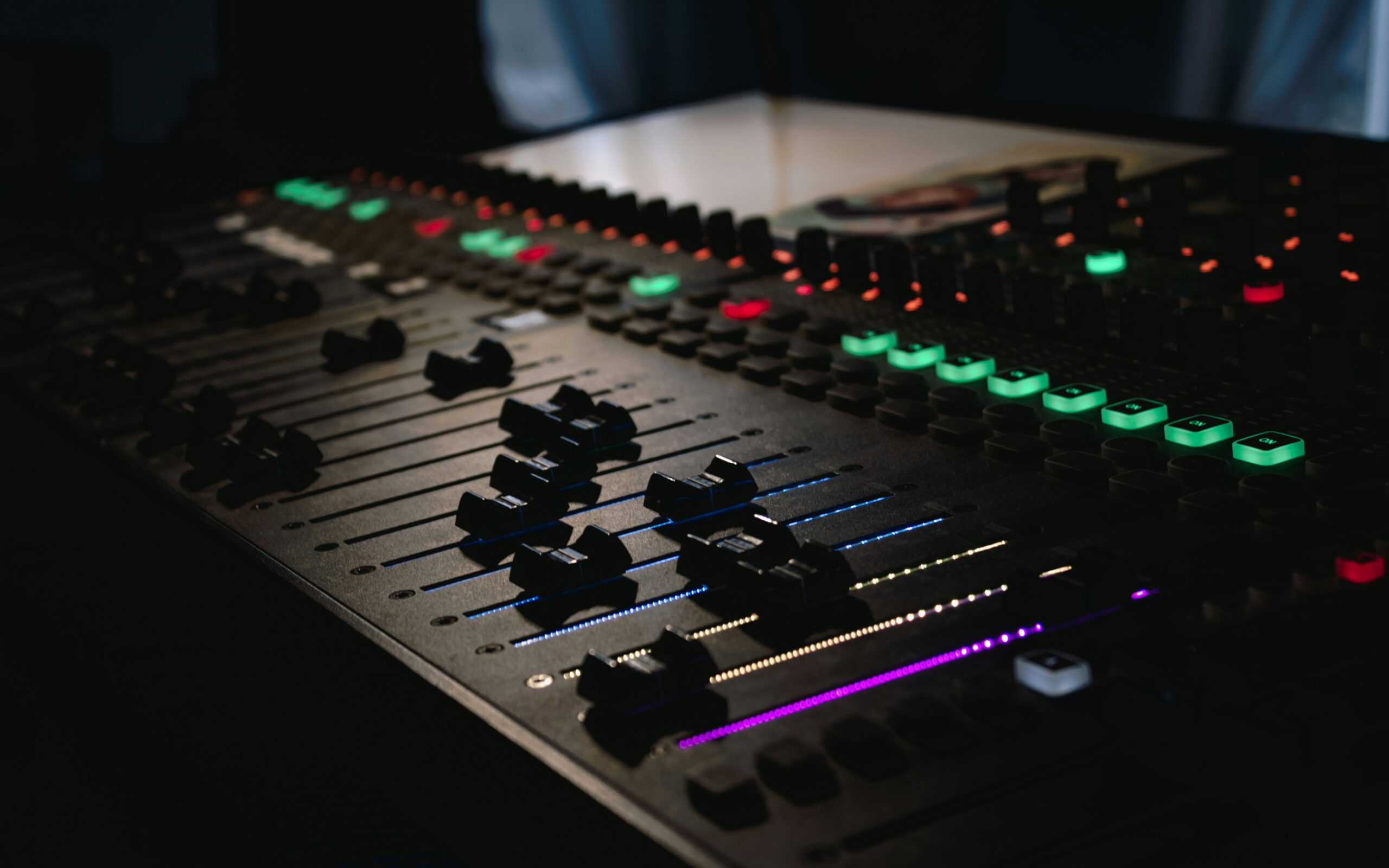 james-kovin-F2h_WbKnX4o-unsplash curso técnico multimédia